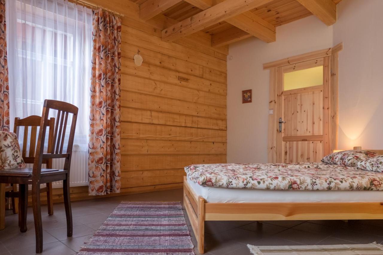 Miodowa Kolonia Bed and Breakfast Białowieża Exteriör bild