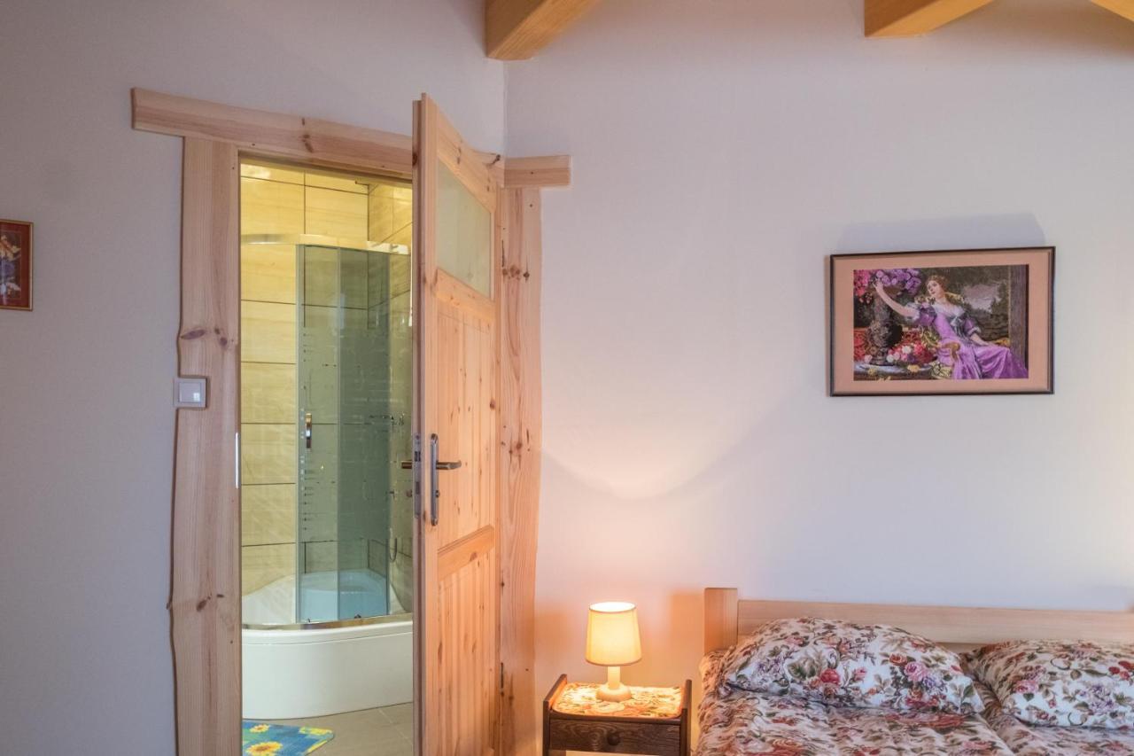 Miodowa Kolonia Bed and Breakfast Białowieża Exteriör bild