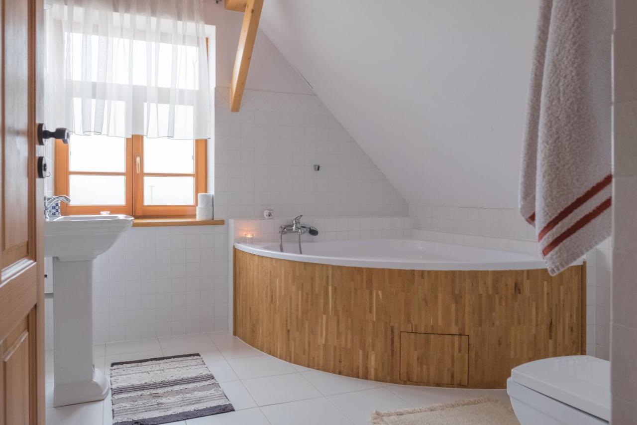 Miodowa Kolonia Bed and Breakfast Białowieża Exteriör bild