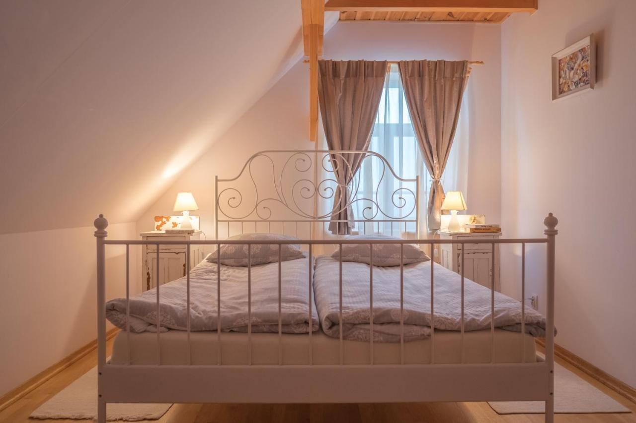 Miodowa Kolonia Bed and Breakfast Białowieża Exteriör bild