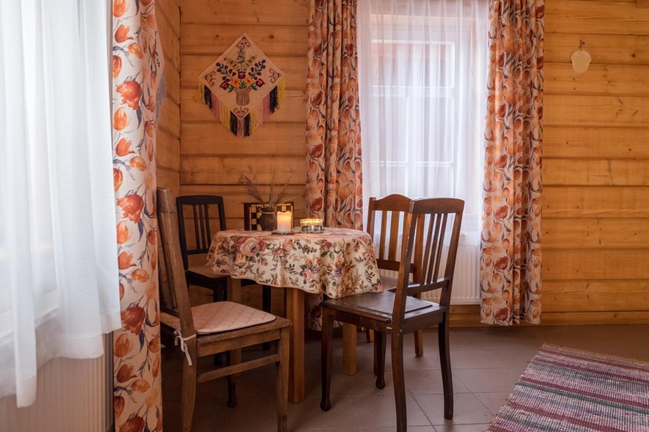 Miodowa Kolonia Bed and Breakfast Białowieża Exteriör bild
