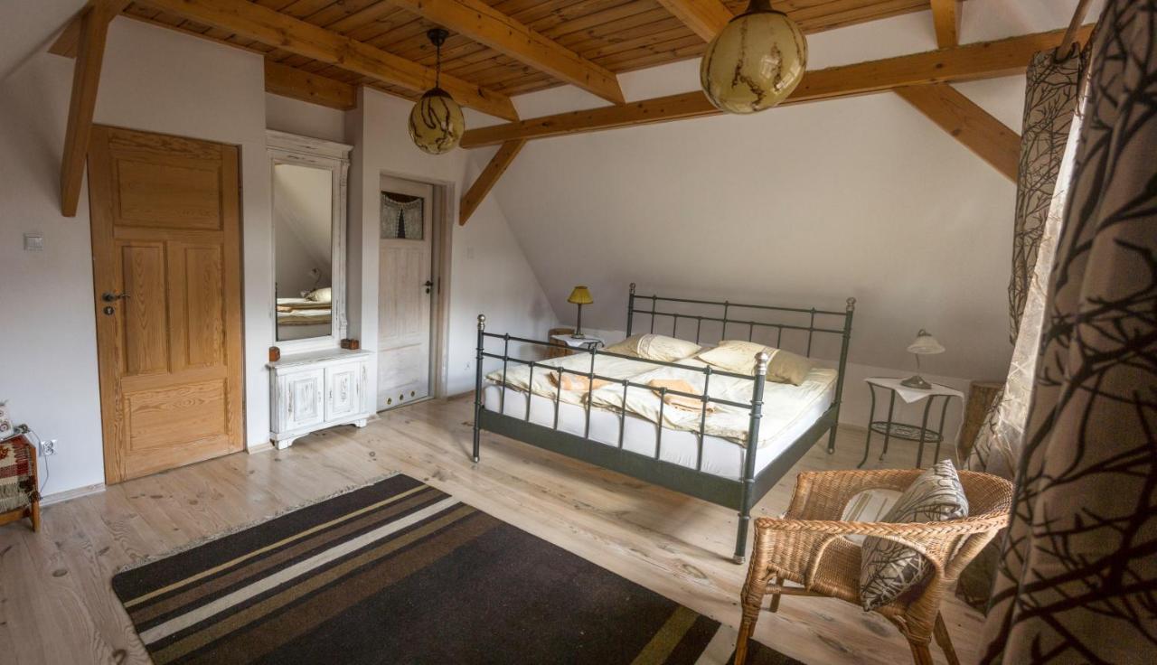 Miodowa Kolonia Bed and Breakfast Białowieża Exteriör bild