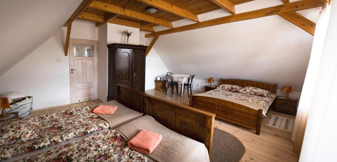 Miodowa Kolonia Bed and Breakfast Białowieża Exteriör bild